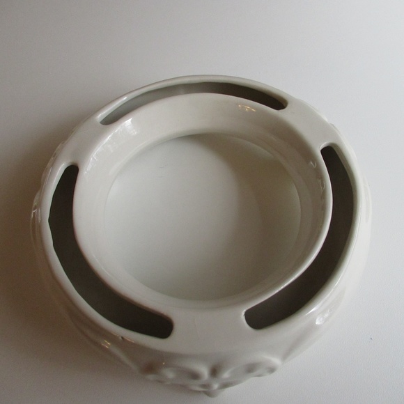 Vintage Ivory Footed Flower porcelain Centerpiece ring - Picture 2 of 8